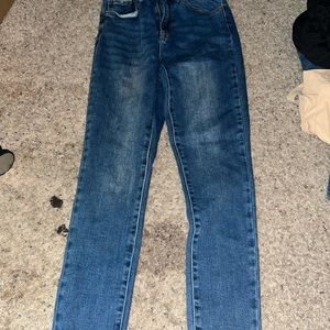 I’m selling clothes